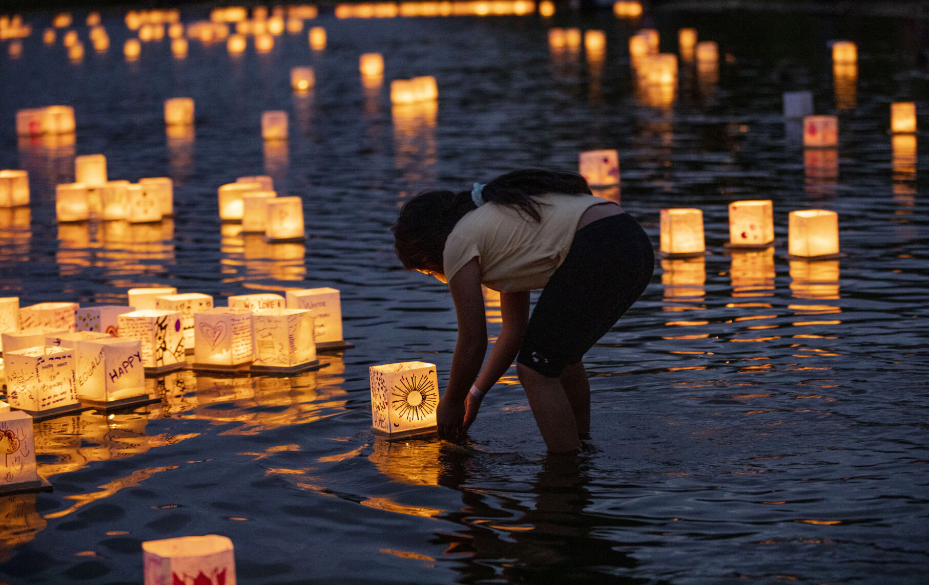 071221-news-waternlantern 01.jpg